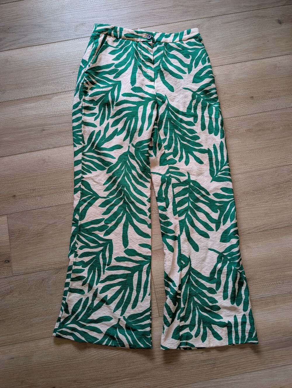 NWOT H&M Green Leaf Print Pants